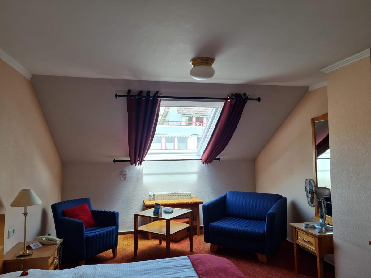Hotel Zur Post Waldbreitbach Exteriör bild