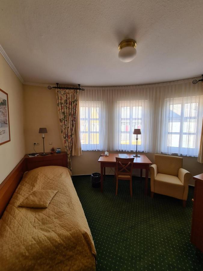 Hotel Zur Post Waldbreitbach Exteriör bild