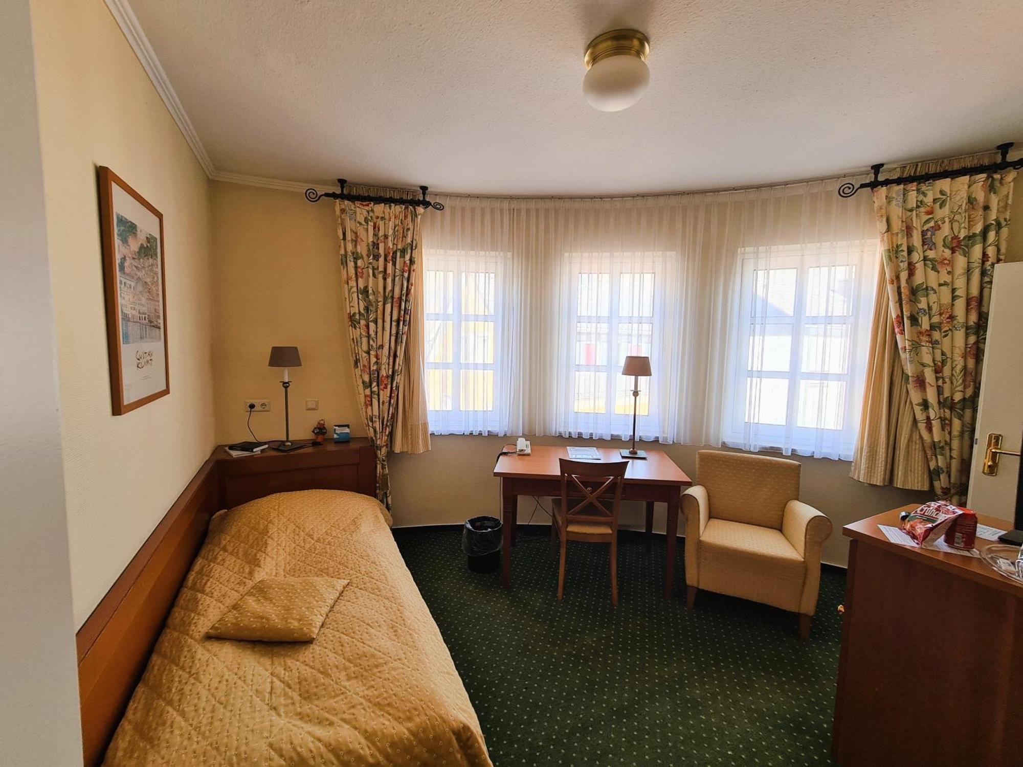 Hotel Zur Post Waldbreitbach Exteriör bild
