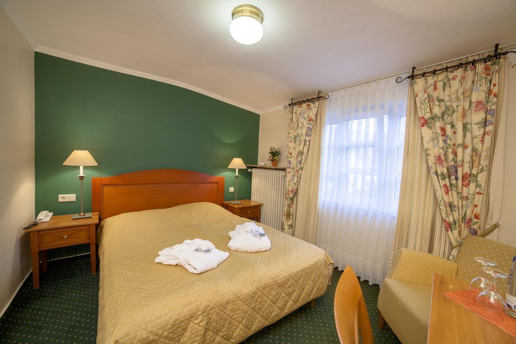 Hotel Zur Post Waldbreitbach Exteriör bild
