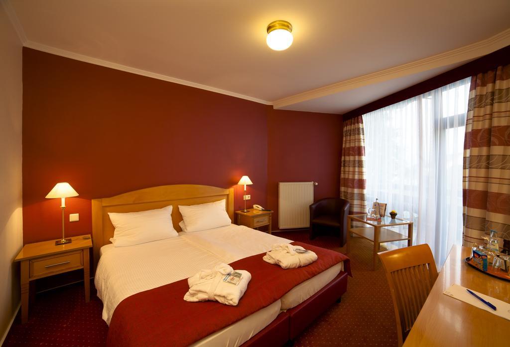 Hotel Zur Post Waldbreitbach Rum bild