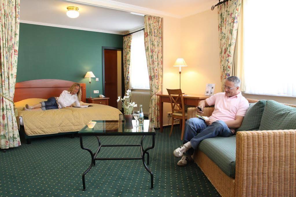Hotel Zur Post Waldbreitbach Exteriör bild