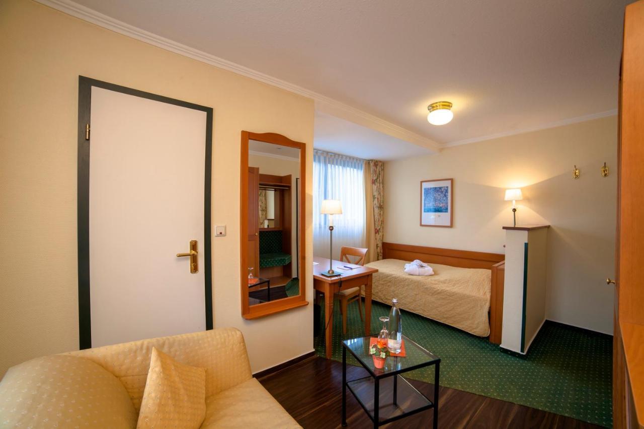 Hotel Zur Post Waldbreitbach Exteriör bild