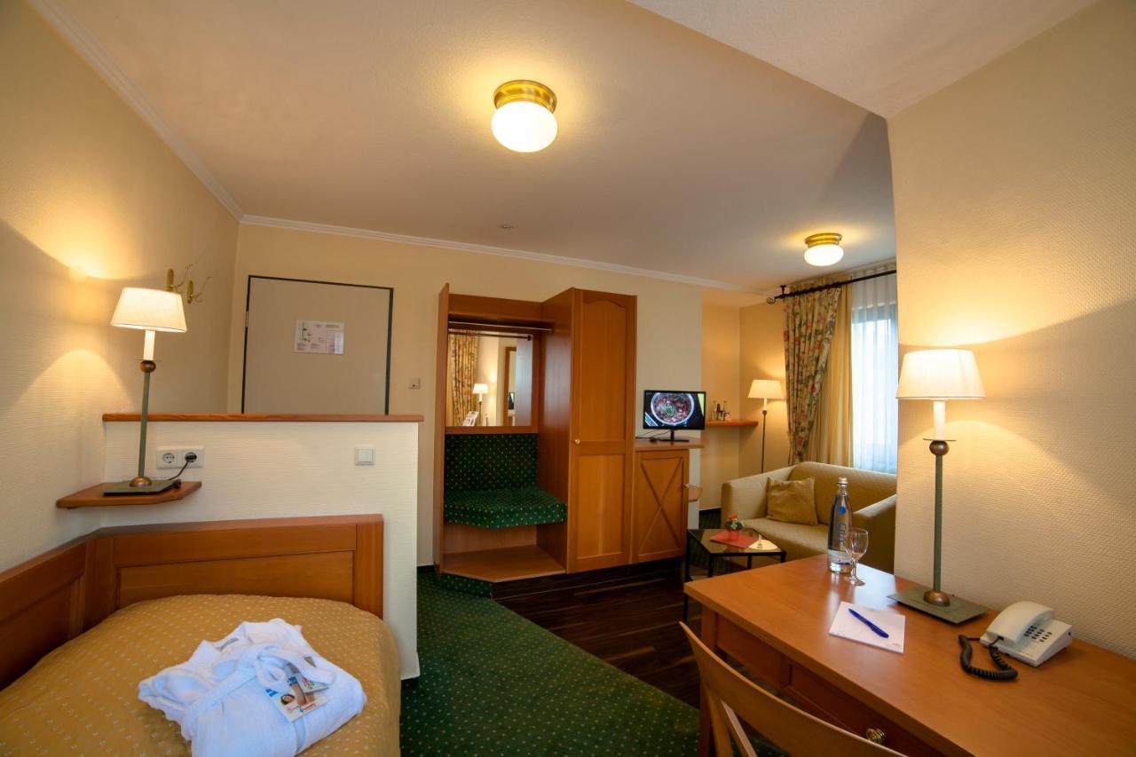 Hotel Zur Post Waldbreitbach Exteriör bild