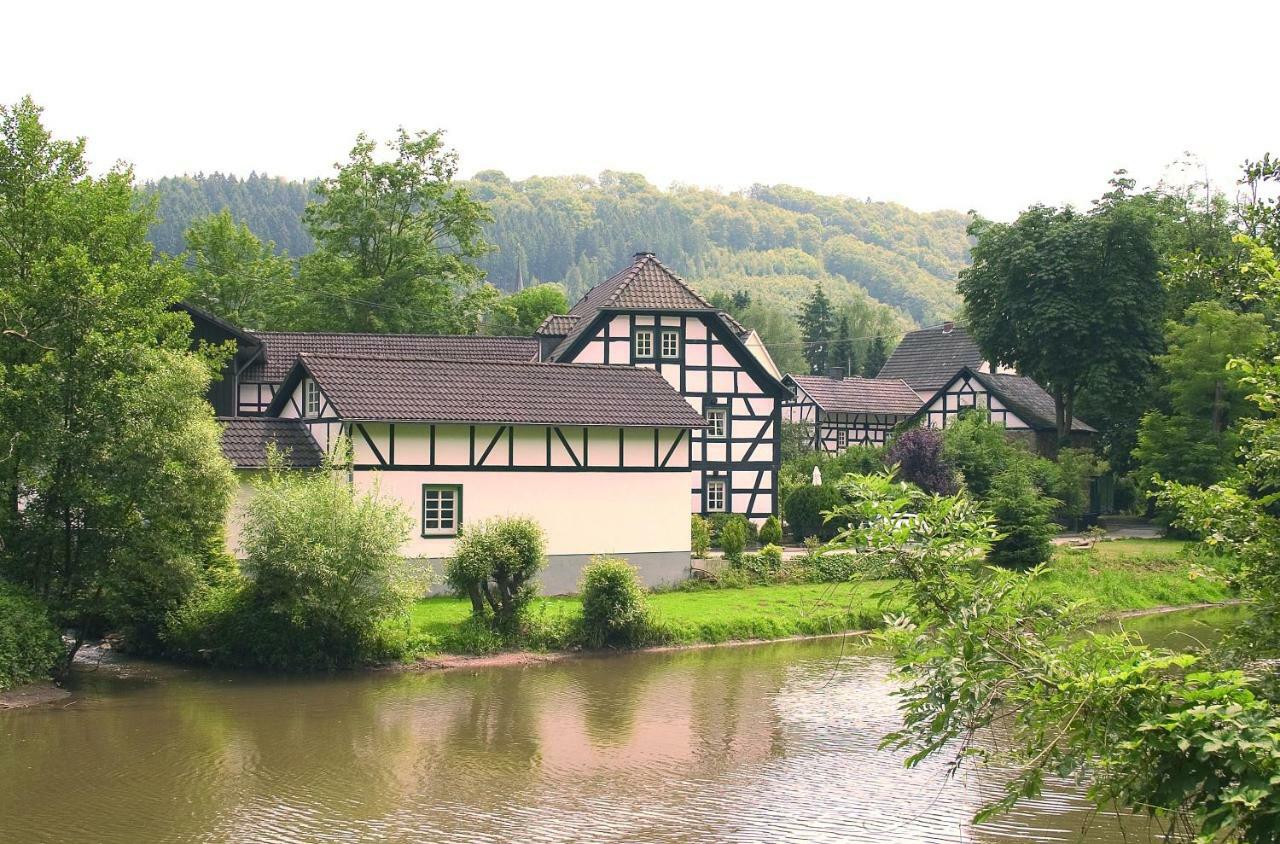Hotel Zur Post Waldbreitbach Exteriör bild